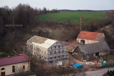 Centrum nauki na wsi. W Dobkowie wywołują trzęsienia ziemi i powodzie - 8