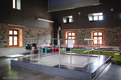 Centrum nauki na wsi. W Dobkowie wywołują trzęsienia ziemi i powodzie - 13