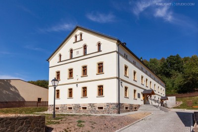 Centrum nauki na wsi. W Dobkowie wywołują trzęsienia ziemi i powodzie - 15