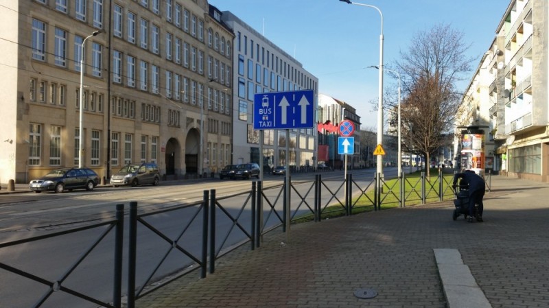 Karetki na buspasach także bez włączonych sygnałów -
