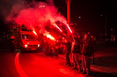 Manifestacja narodowców. Spalono zdjęcia Wałęsy, Michnika i Baumana - 18
