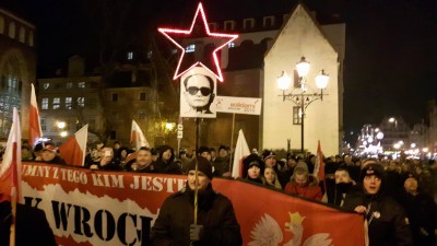 Manifestacja narodowców. Spalono zdjęcia Wałęsy, Michnika i Baumana - 1