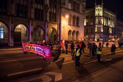 Manifestacja narodowców. Spalono zdjęcia Wałęsy, Michnika i Baumana - 8