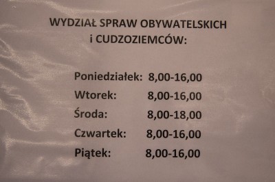 Kolejki obcokrajowców przed urzędem wojewódzkim [ZDJĘCIA] - 10