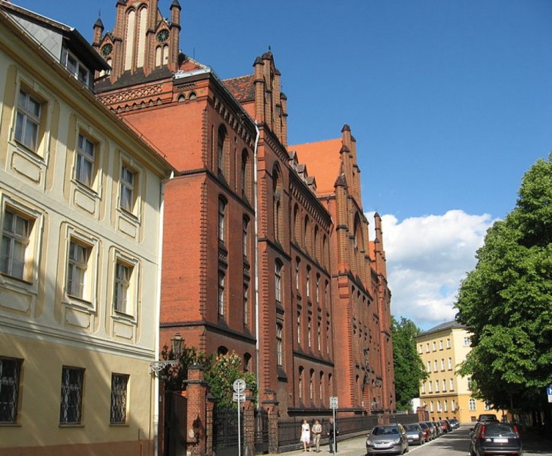 Spadek po byłym rektorze Papieskiego Wydziału Teologicznego we Wrocławiu otrzyma jego 7-letni syn - fot. Michał460/wikimedia commons