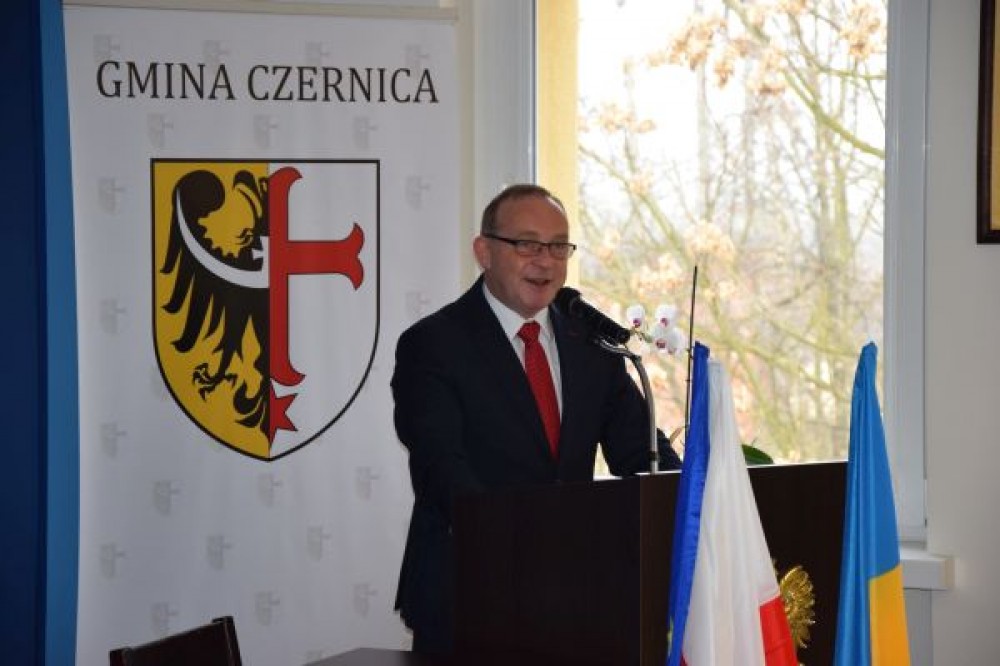 Umowa na budowę szkoły z przedszkolem w&nbsp;Dobrzykowicach