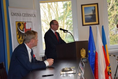 Umowa na budowę szkoły z przedszkolem w Dobrzykowicach - 0