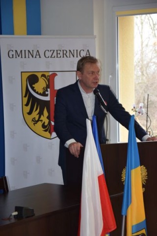Umowa na budowę szkoły z przedszkolem w Dobrzykowicach - 1