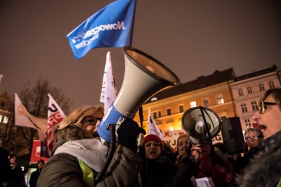 Kilkaset osób na manifestacji KOD w centrum Wrocławia (ZDJĘCIA) - 6