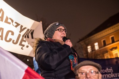 Kilkaset osób na manifestacji KOD w centrum Wrocławia (ZDJĘCIA) - 8