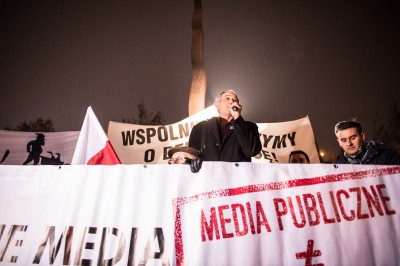 Kilkaset osób na manifestacji KOD w centrum Wrocławia (ZDJĘCIA) - 2