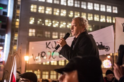 Kilkaset osób na manifestacji KOD w centrum Wrocławia (ZDJĘCIA) - 3