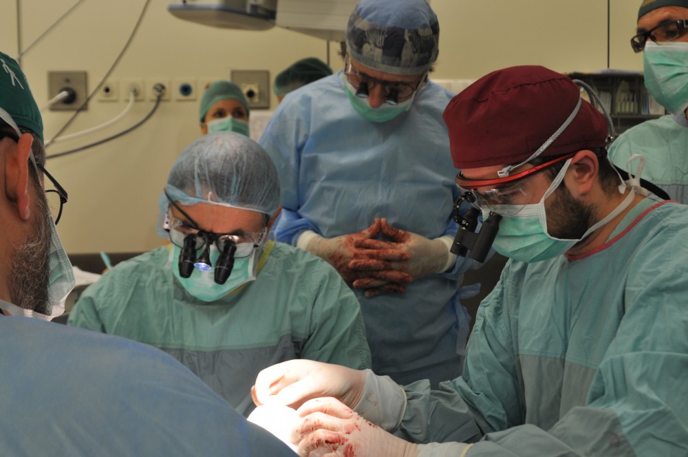 Wrocław: Chirurdzy przyszyli 32-latkowi rękę, kt&oacute;rej nigdy nie miał