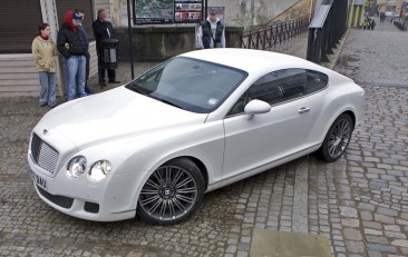Bentley wart milion złotych odzyskany - Tego samochodu szukali dziennikarze "Auto Motor i Sportu"