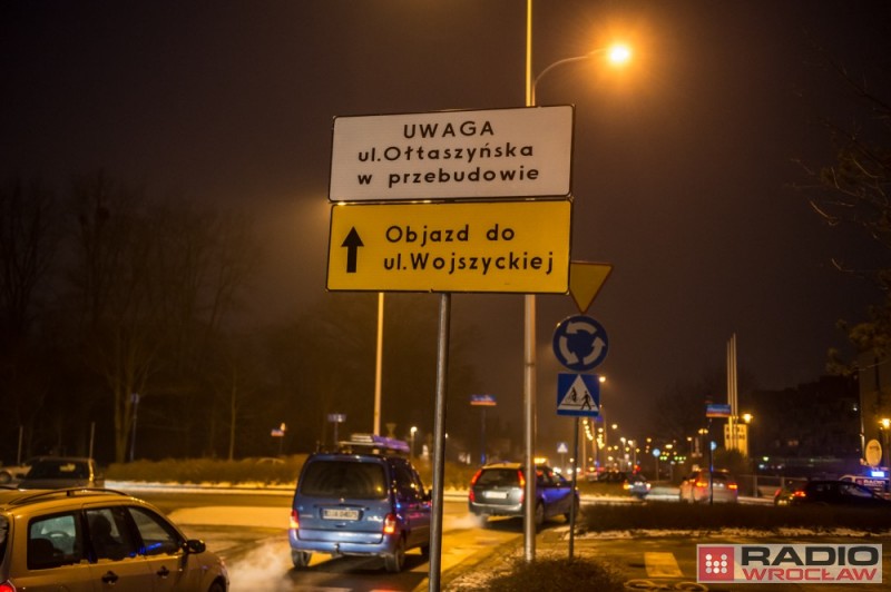 Wiadomości drogowe Radia Wrocław z remontowanej Ołtaszyńskiej - Fot: Andrzej Owczarek
