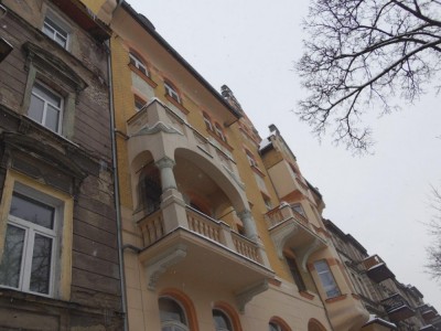 Jelenia G&oacute;ra: Znikają zabytkowe elementy balkon&oacute;w i werand