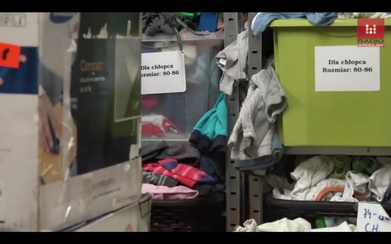 Ciuszki, butki, zabawki i wiele innych rzeczy czeka, by trafić do potrzebujących rodzin [FILM] - wideo: Radosław Bugajski