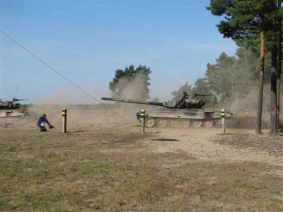 Czołgiści przeczesują lasy w poszukiwaniu grzybiarzy (Fotoreportaż) - 2