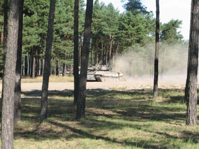 Czołgiści przeczesują lasy w poszukiwaniu grzybiarzy (Fotoreportaż) - 4