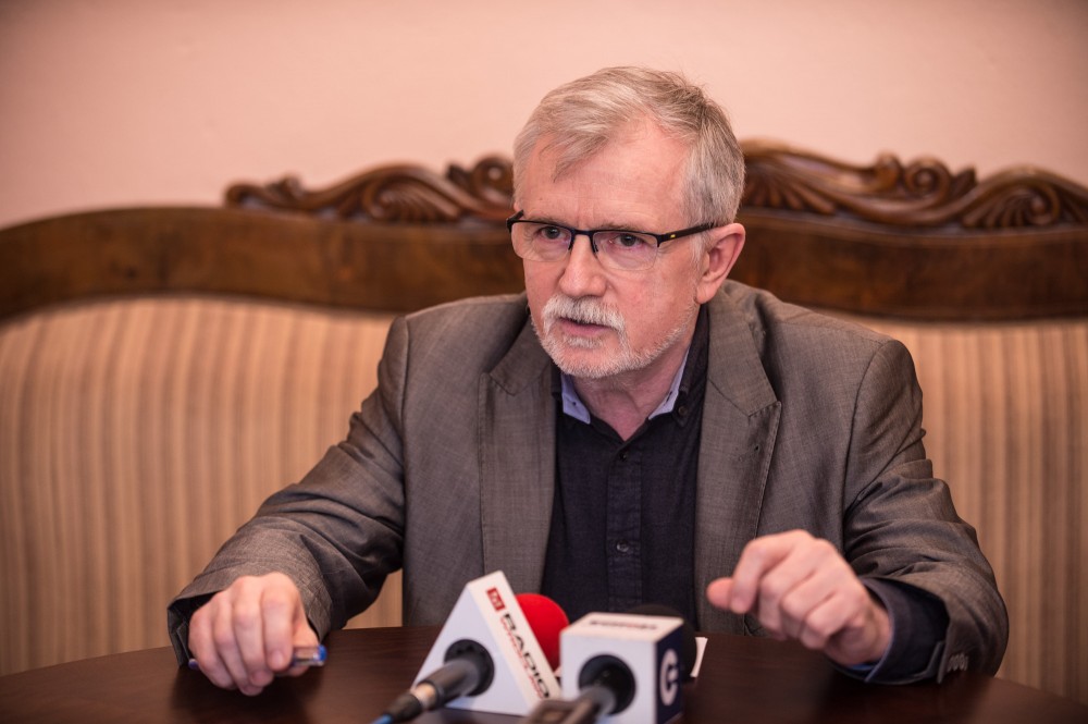 Ważą się losy Teatru Polskiego, a dyrektor prezentuje repertuar