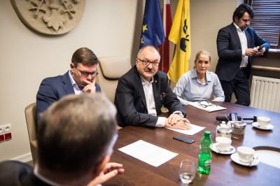 Ważą się losy Teatru Polskiego, a dyrektor prezentuje repertuar - 1