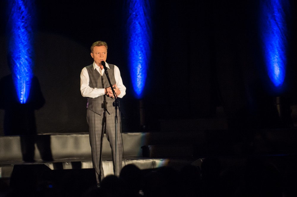 Michał Bajor w Sali Koncertowej Radia Wrocław. Na scenie gościnnie Ania Wyszkoni 