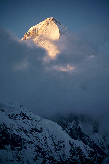Dramat rodziny zmarłego alpinisty (Posłuchaj) - Chan Tegri (Fot. Wikipedia / Simon Garbutt)