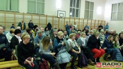 Kiełcz&oacute;w: Tysiące aut i... ani skrawka pobocza. Starosta: "To da się zrobić"