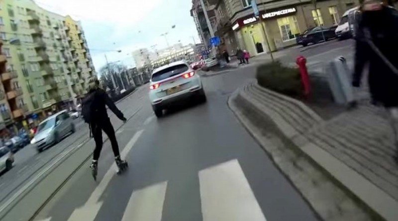 Rajd na rolkach środkiem ulicy [WIDEO] - 