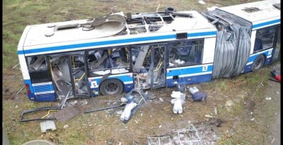 Wybuch bomby w autobusie. Zdjęcia z eksperymentu procesowego