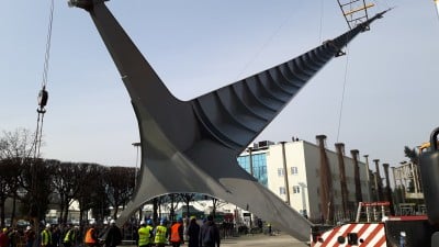 Wrocławska iglica już stoi! [Zdjęcia] - 11