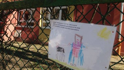 "Zakaz robienia kup": Dzieci proszą właścicieli by sprzątali po swoich pupilach [GALERIA] - 0