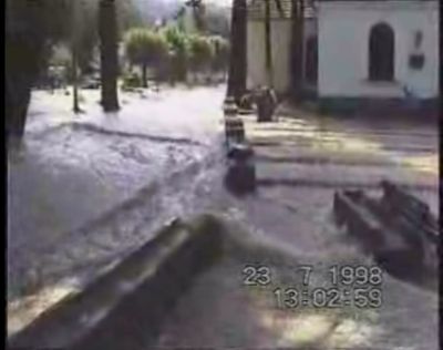 Dziesiąta rocznica katastrofalnej powodzi w Dusznikach (Zobacz) - (Kadr z wideo z YouTube)