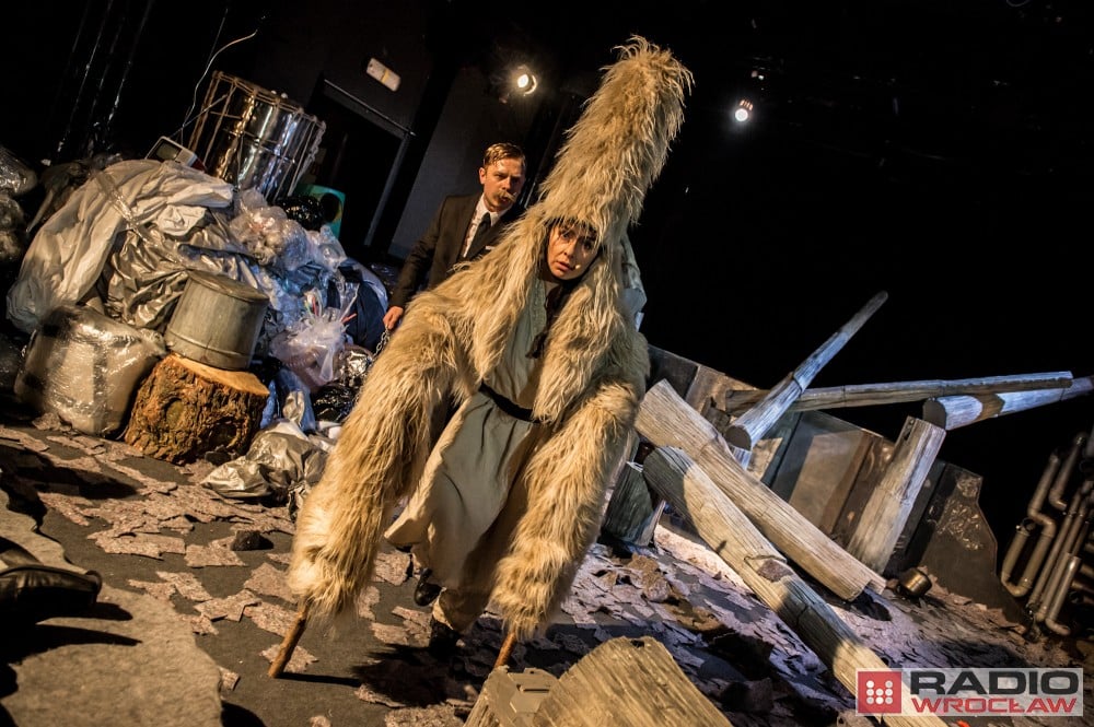 A co, gdyby Ziemia mogła m&oacute;wić? Pr&oacute;ba spektaklu "Ziemianie" w Teatrze Lalek [GALERIA]