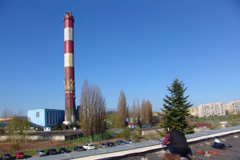 Na 130-metrowym kominie zamieszkały dzikie ptaki! Można je podglądać – fot. Przedsiębiorstwo Energetyki Cieplnej w Wałbrzychu