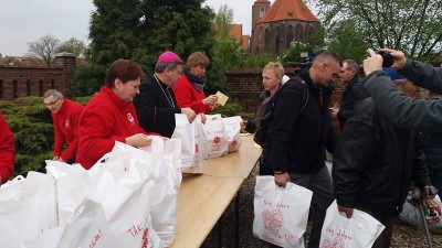 Wrocław: 200 paczek na święta dla najuboższych [ZDJĘCIA]  - 3