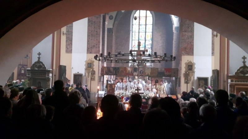 Tłumy pożegnały arcybiskupa Jeremiasza - fot. Przemek Gałecki