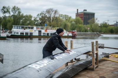 Wrocław: Transport gigantycznej rzeźby na wyspę Daliową - 5