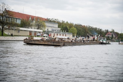 Wrocław: Transport gigantycznej rzeźby na wyspę Daliową - 8