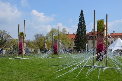 Książ zasypany kwiatami. Rozpoczął się Festiwal Kwiat&oacute;w i Sztuki [ZDJĘCIA]