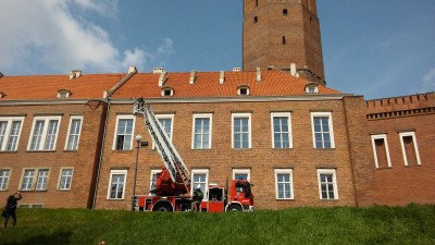 Legnica: Kłęby dymu na wieży Zamku Piastowskiego [ZDJĘCIA] - 7