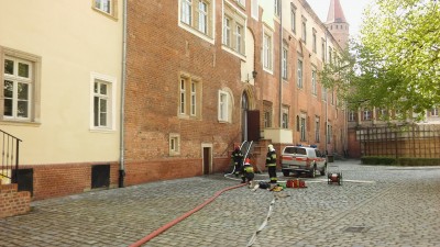 Legnica: Kłęby dymu na wieży Zamku Piastowskiego [ZDJĘCIA] - 10