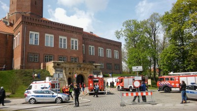 Legnica: Kłęby dymu na wieży Zamku Piastowskiego [ZDJĘCIA] - 4