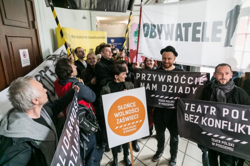 Wojna o Teatr Polski: Odwołają zarząd województwa? - fot. Andrzej Owczarek