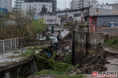 Trwa ustalanie przyczyn osunięcia ziemi przy Odrze w centrum Wrocławia