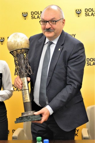 Ślęza Wrocław u marszałka. Koszykarki dostały nagrodę sportową - 6