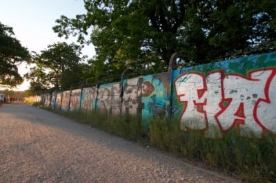 Internauci chcą ratować mural na ogrodzeniu wrocławskiego ZOO - 0