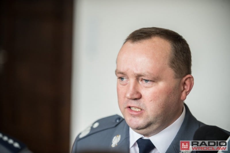 Policjanci, który zatrzymali i przesłuchiwali Igora Stachowiaka do zwolnienia - fot. Andrzej Owczarek