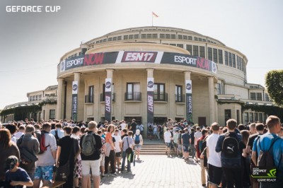 W Hali Stulecia słychać wystrzały karabin&oacute;w. Do Wrocławia zjechali gracze i fani esportu