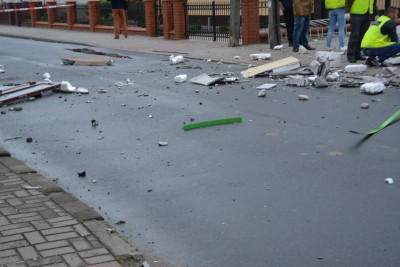Wysadzili w powietrze bankomat tuż obok komendy policji [ZDJĘCIA] - 1